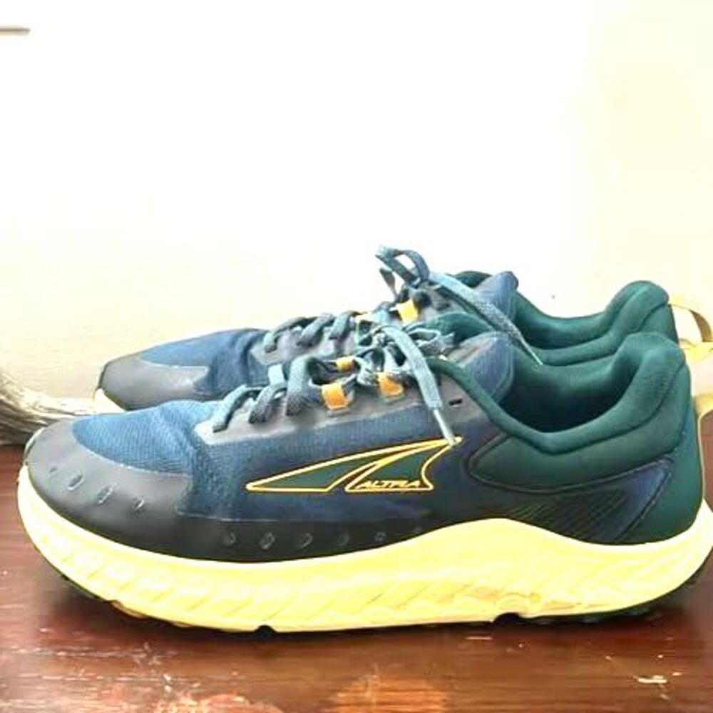 Altra OUTROAD Men’s sz 10.5 Teal Athletic Trail Running ShoesSneakers Excellent!